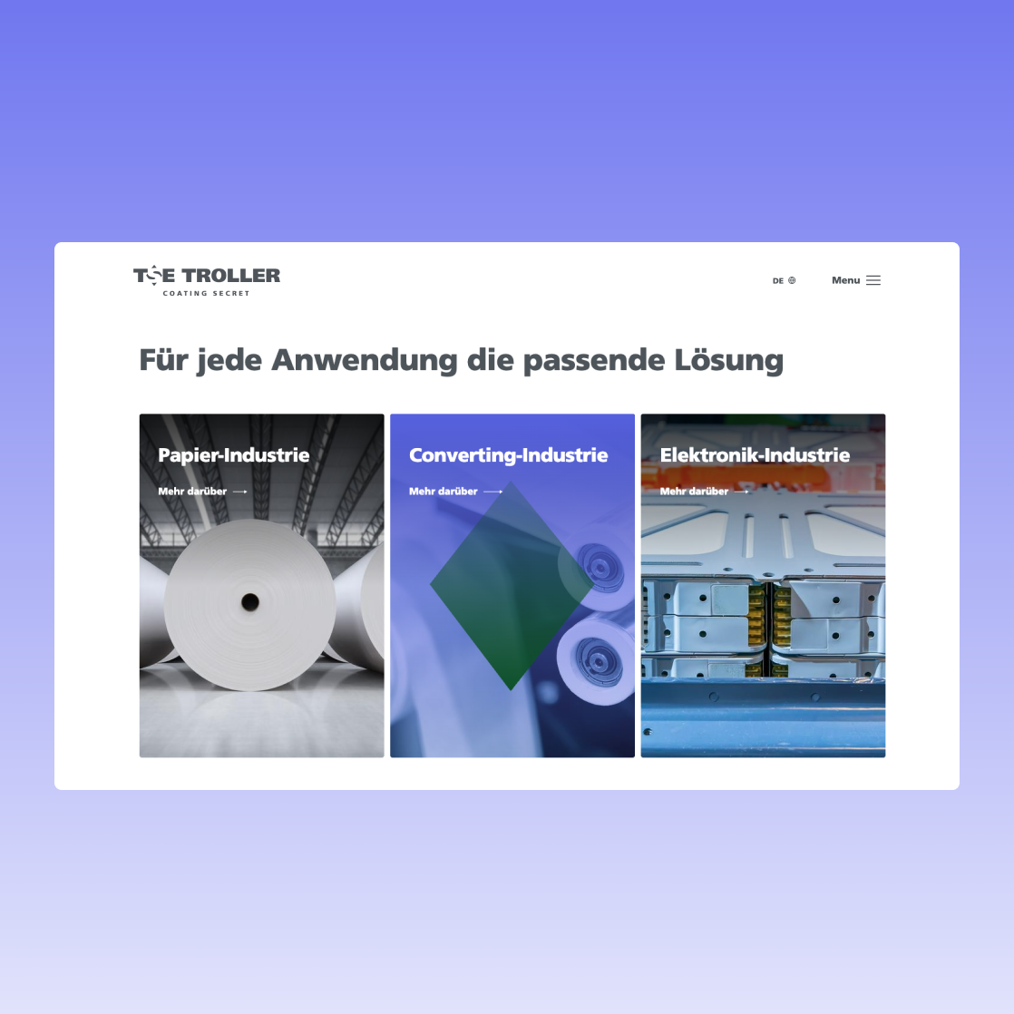 Zwei weisse Laborkittel mit Logo und Rautenstickerei in Vorder- und Rückansicht.