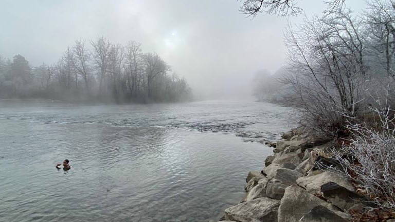Tobi am Winterbaden in der Aare