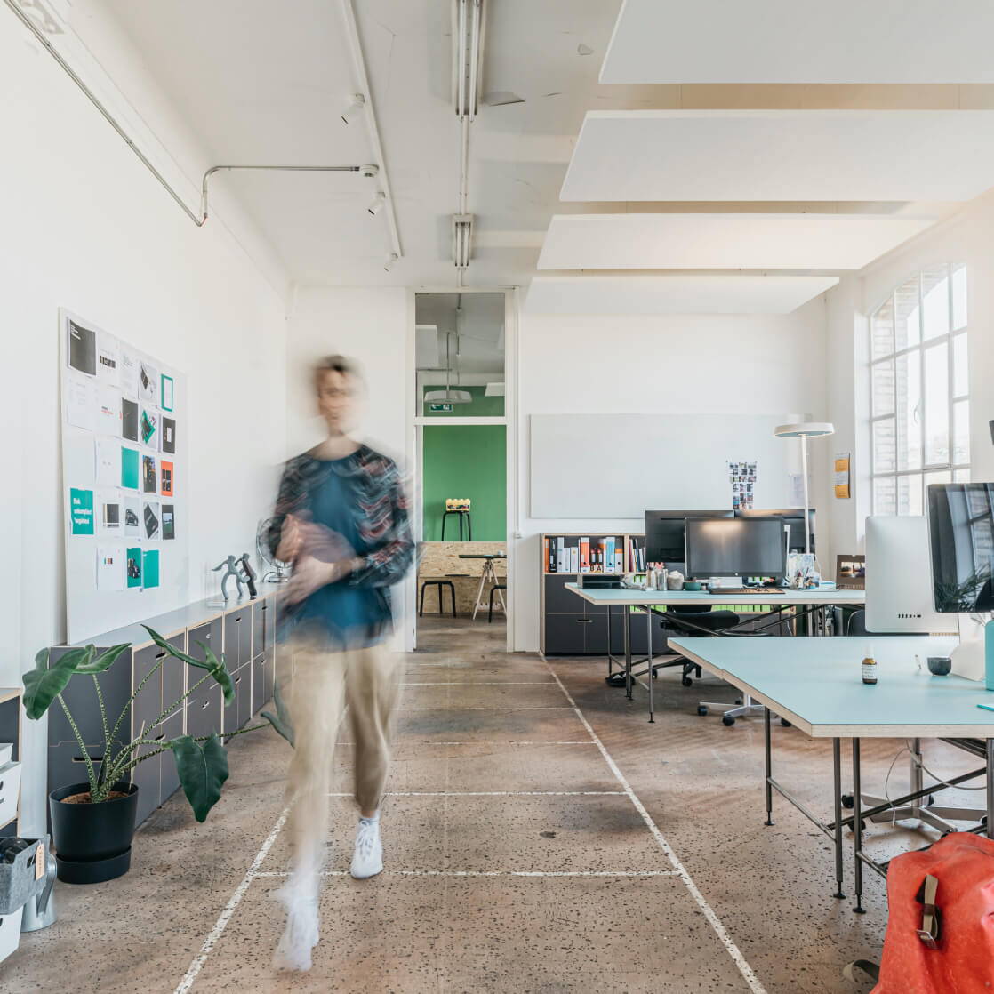 Helles und freundliches Büro von FRESCH Identity