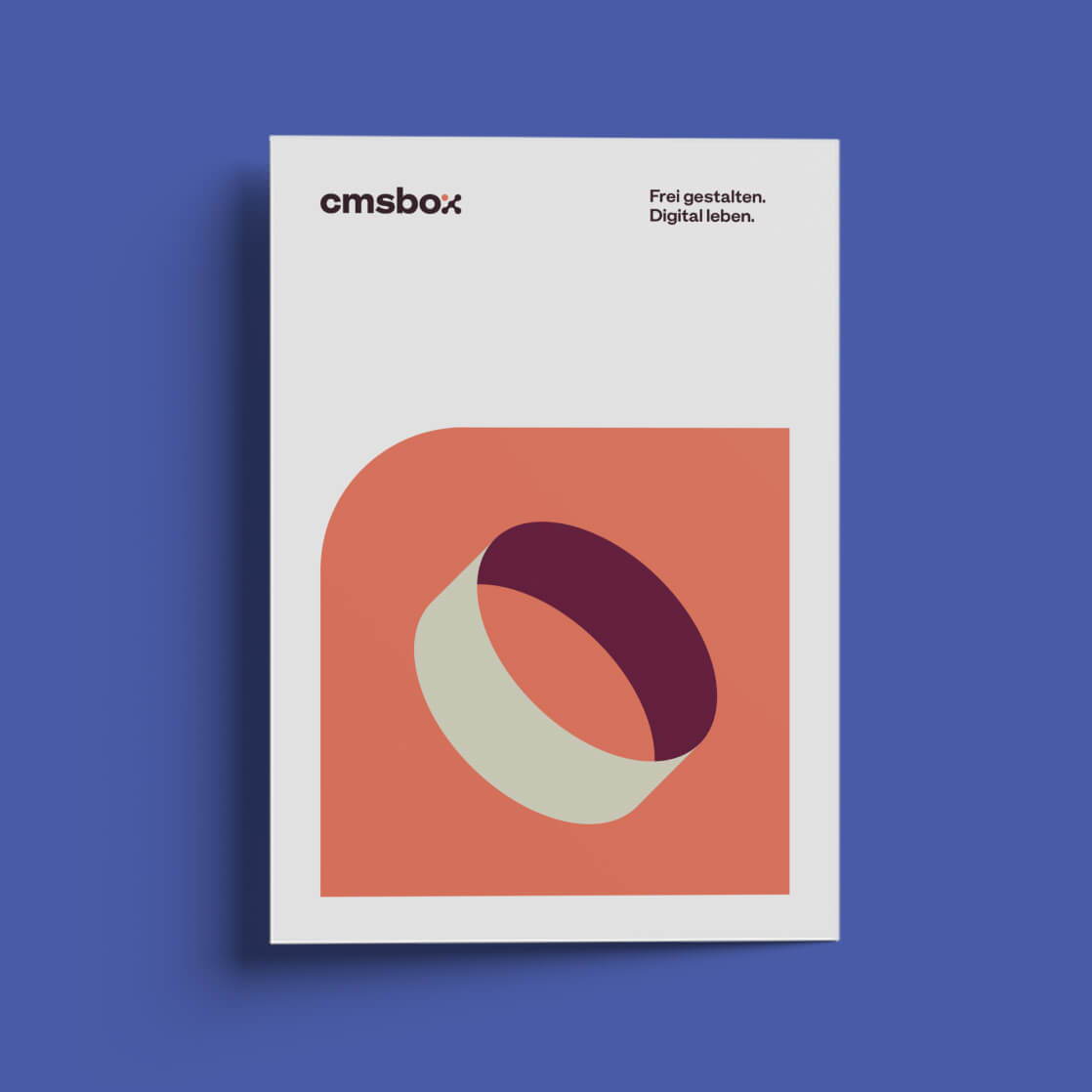 Mockup einer cmsbox-Karte mit Logo, Claim und grafischem Ring-Symbol auf blauem Hintergrund.